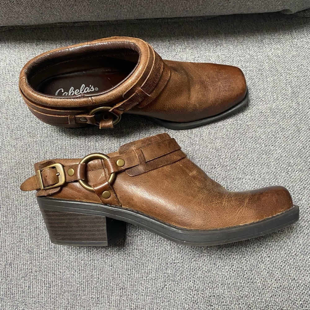 Cabela's Women's Brown Leather Mules with Buckle